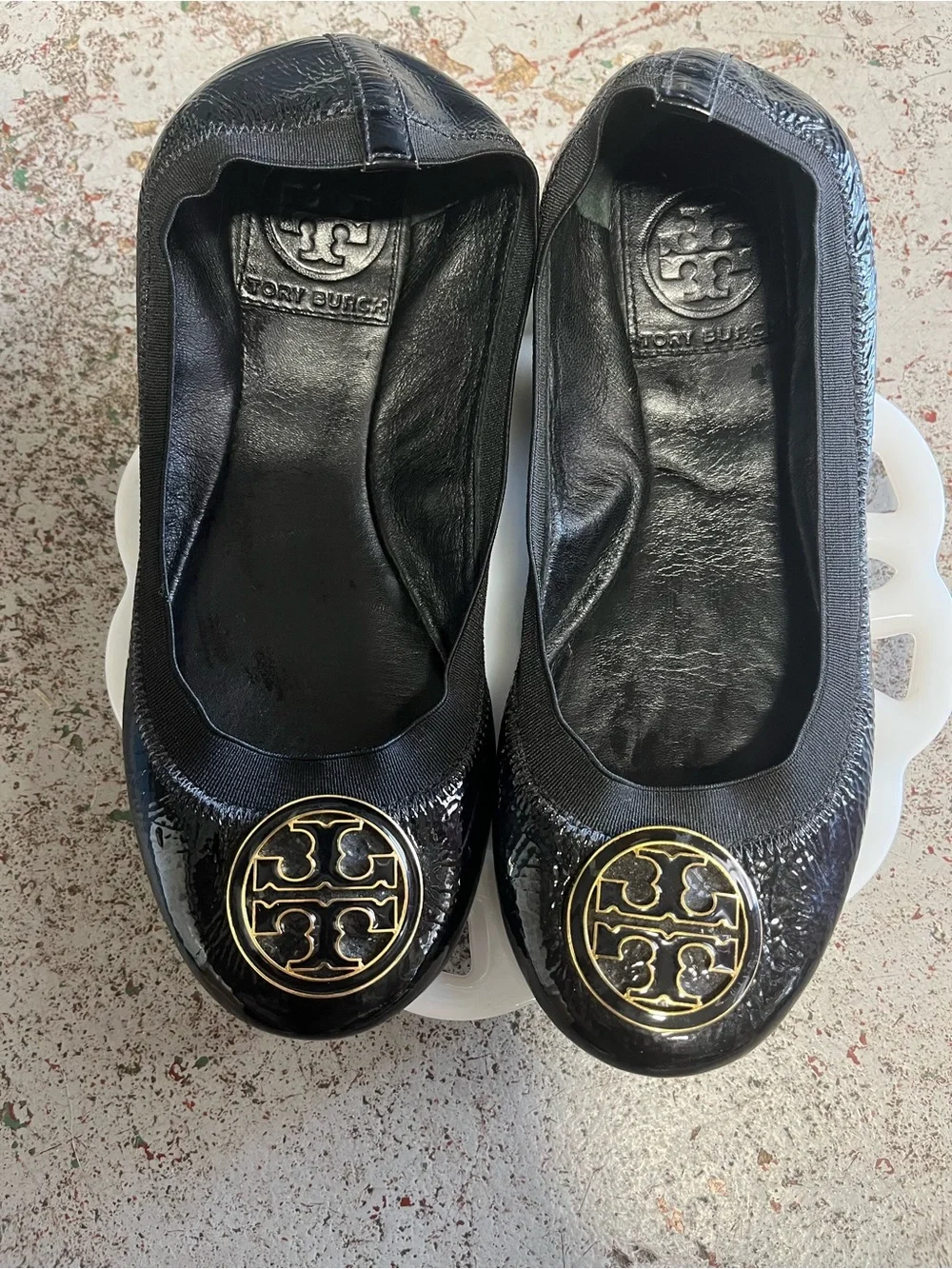 Tory Burch Caroline ballet flats Black Patent with black and gold logo size 5